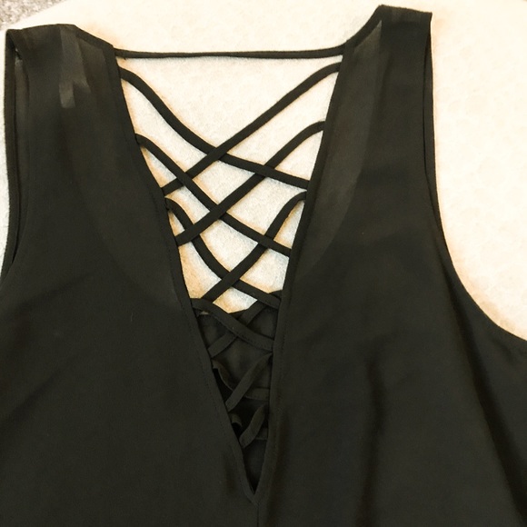 Black sleeveless top with lattice work - Picture 4 of 5